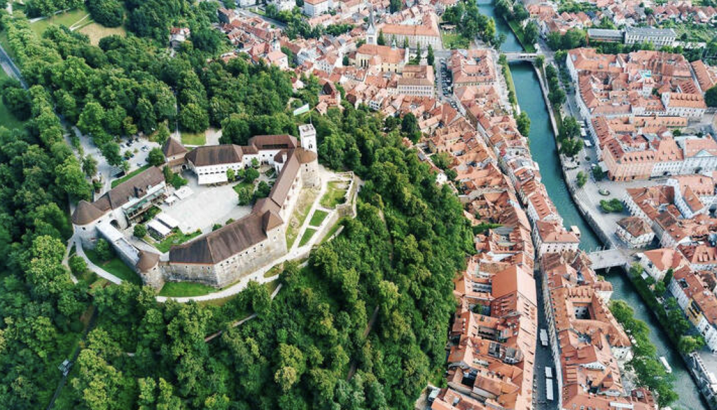 Trg nepremičnin 2026: cene, trendi, prodaja